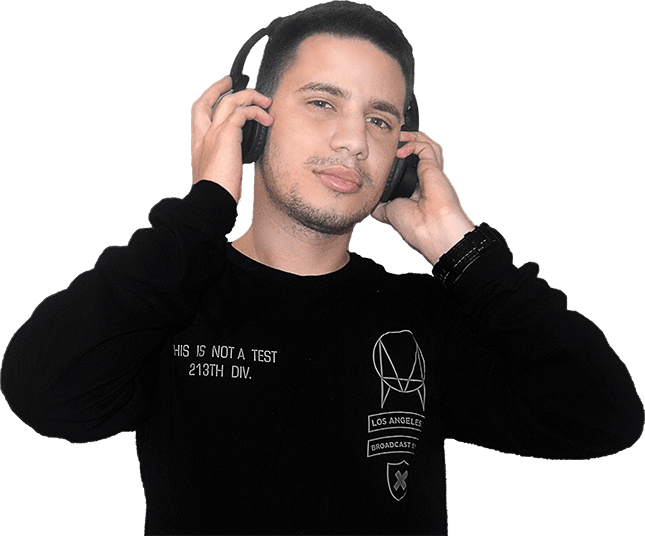 DJ Wesley com headphones